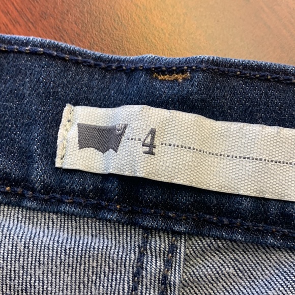 Levi’s capris - Picture 7 of 9
